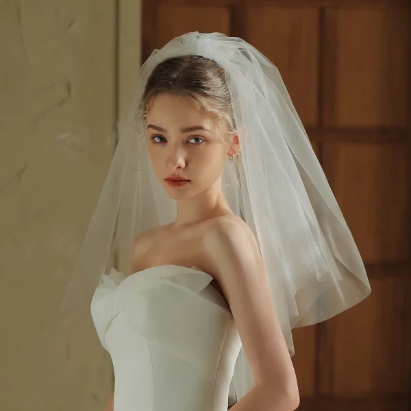 V378 짧은 흰색 두 레이어 부드러운 얇은 명주 그물 웨딩 베일 신부 수제 신부 머리 빗으로 머리 장식 베일이 될 수 있습니다